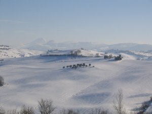 Vergezicht vanuit Loretello in de winter