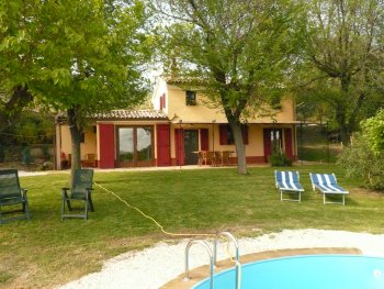 Of huur ons vakantiehuis in Corinaldo.....